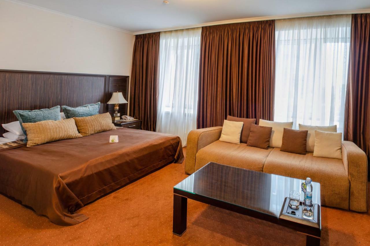 Hotel Kharkov エクステリア 写真